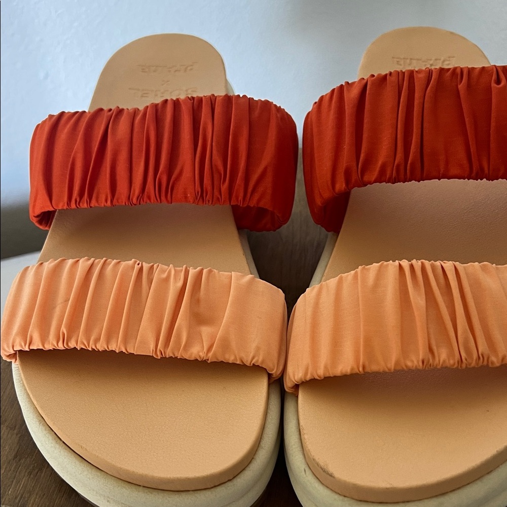 Sorel Women's Two-Tone Orange Ruched Slide Sandals